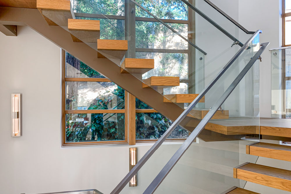 mono stringer / wood box steps / glass side mount handrails / rectangular aluminum handrails / top mount aluminum handrails